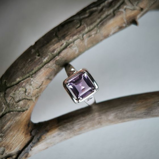 Срібна каблучка з аметистом 2.4ct