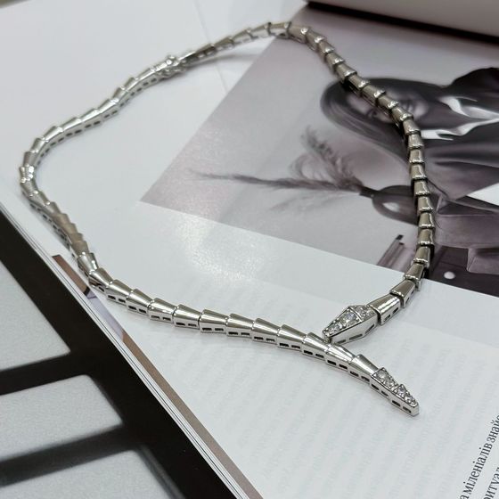 Серебряное колье с фианитами