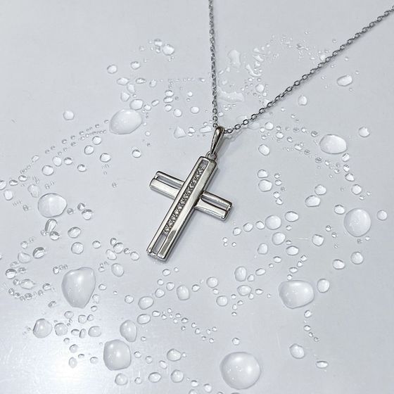 Silver necklace with phianites