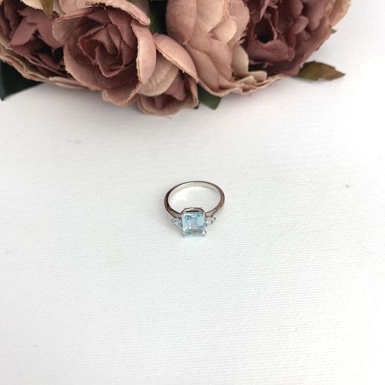 Silver ring with topaz 3.083ct