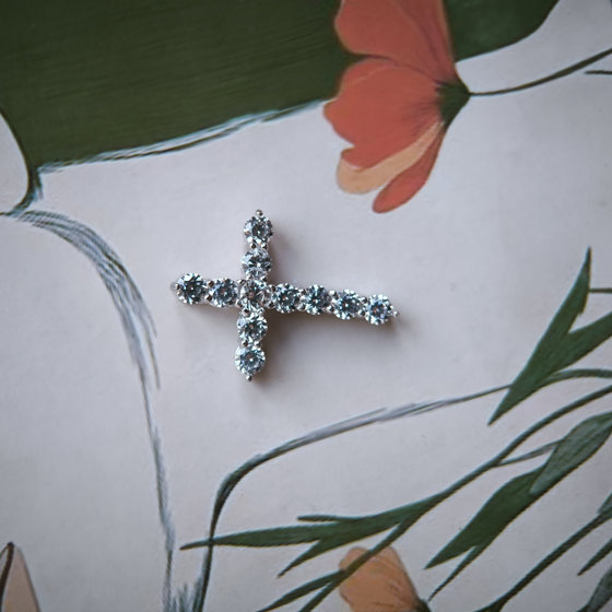Silver pendant with cubic zirconia