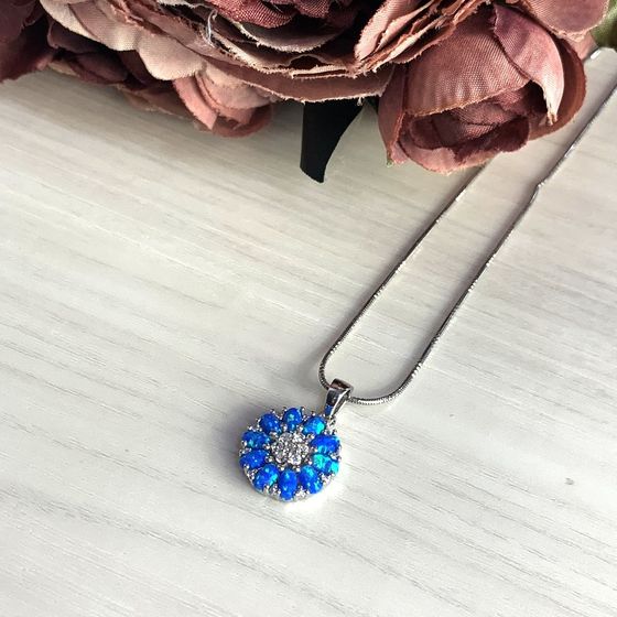 Silver pendant with a 1.533-carat opal