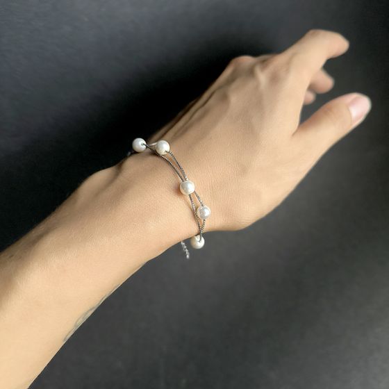 Silver bracelet with pearls