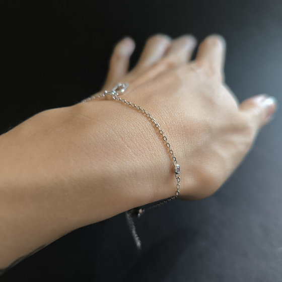 Silver bracelet with cubic zirconia