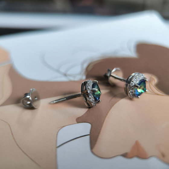 Серебряные серьги с мистик топазом 1.156ct, фианитами
