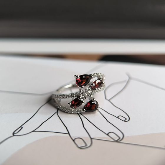 Срібна каблучка з гранатом 2.325ct