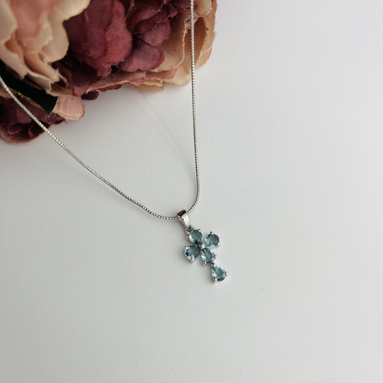 Срібний хрестик з топазом Лондон Блю 1.445ct