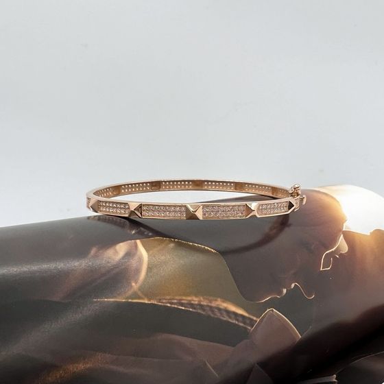 Gold bracelet with 0.01ct fianites