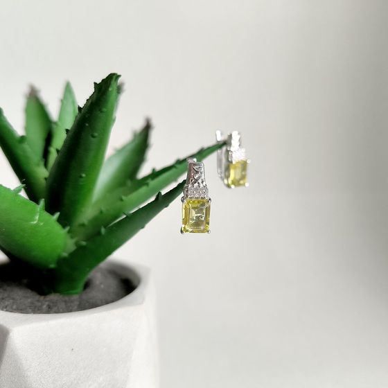 Срібні сережки із зеленим кварцом, фіанітами