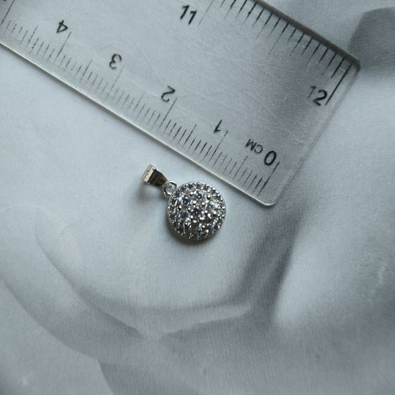 Silver pendant with phianites