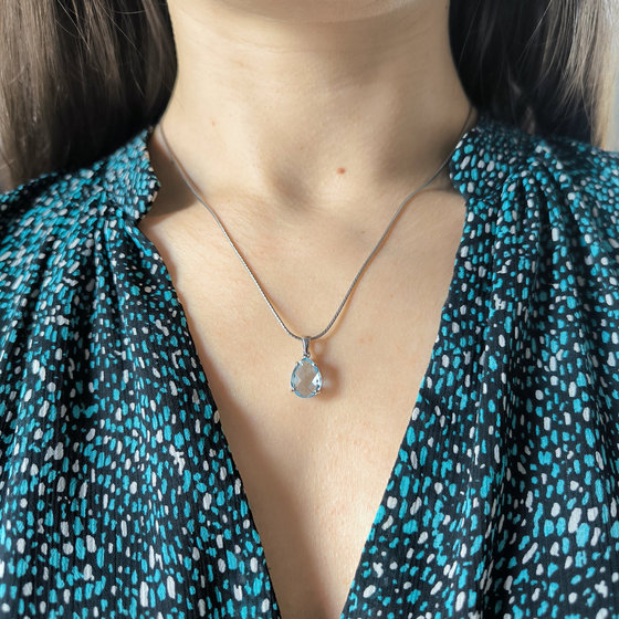 Silver pendant with a 4.19-carat topaz