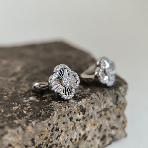 Серебряные серьги с фианитами