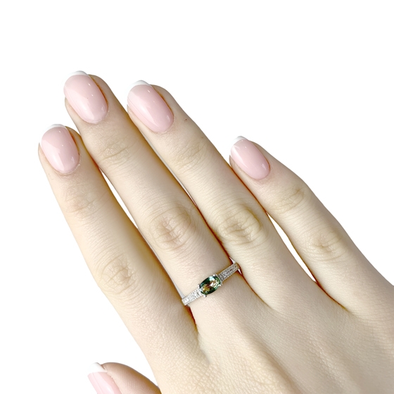 Silver ring with a 0.441-carat mystic topaz