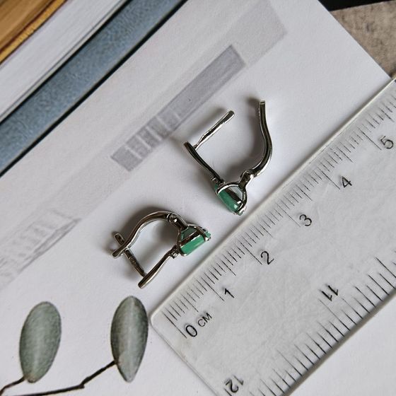 Срібні сережки зі смарагдом, фіанітами