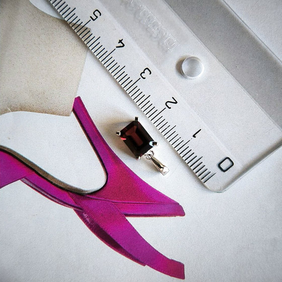 Срібна підвіска з гранатом 1.888ct