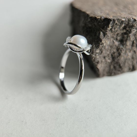 Silver ring with pearls