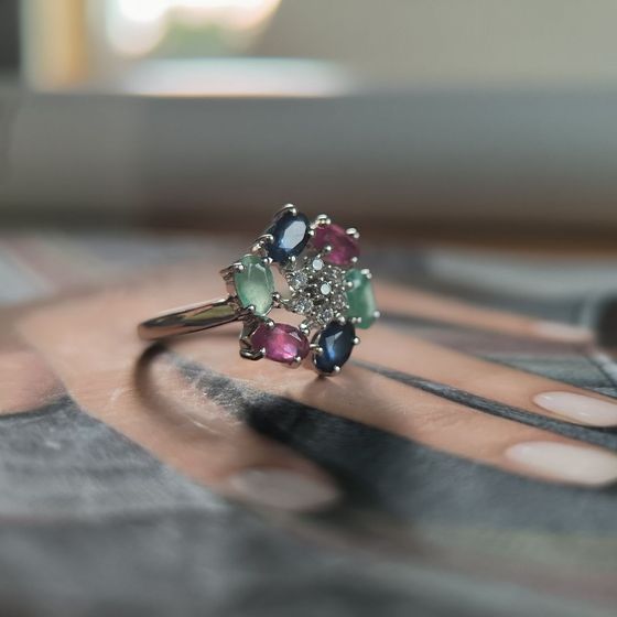 Срібна каблучка із сапфіром, рубіном, смарагдом