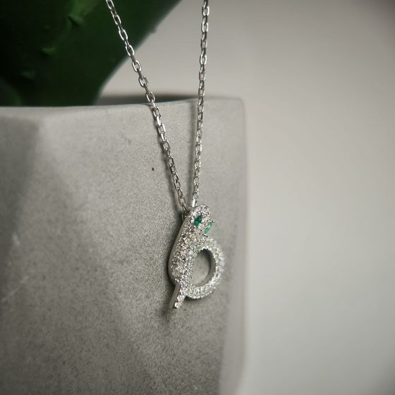 Silver necklace with phianites