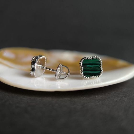 Silver earrings with malachite