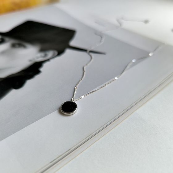 Silver necklace with onyx