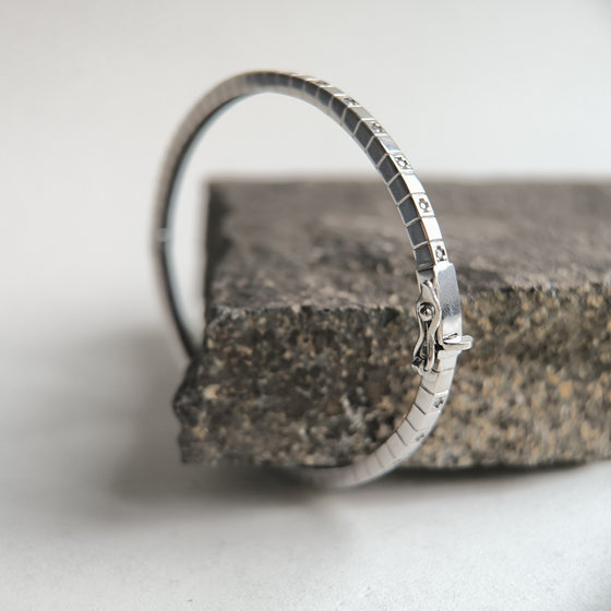 Silver bracelet with cubic zirconia