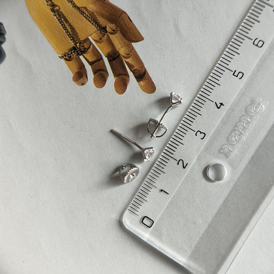 Серебряные серьги с фианитами