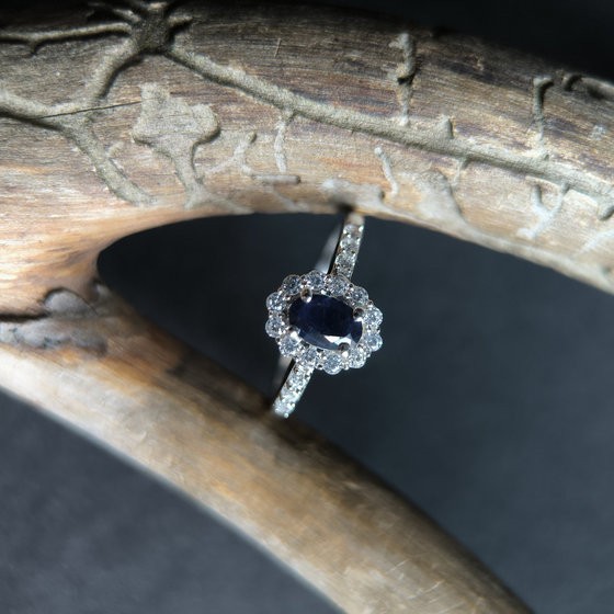 Серебряное кольцо с сапфиром 1.048ct