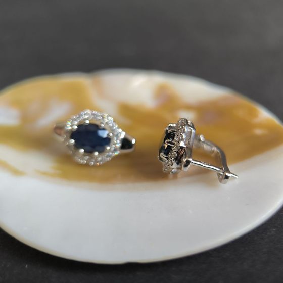 Срібні сережки з сапфіром 4.21ct, фіанітами