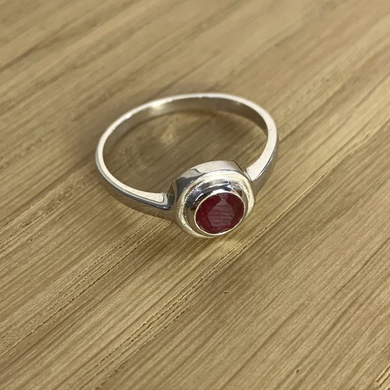 Серебряное кольцо с рубином 0.7ct