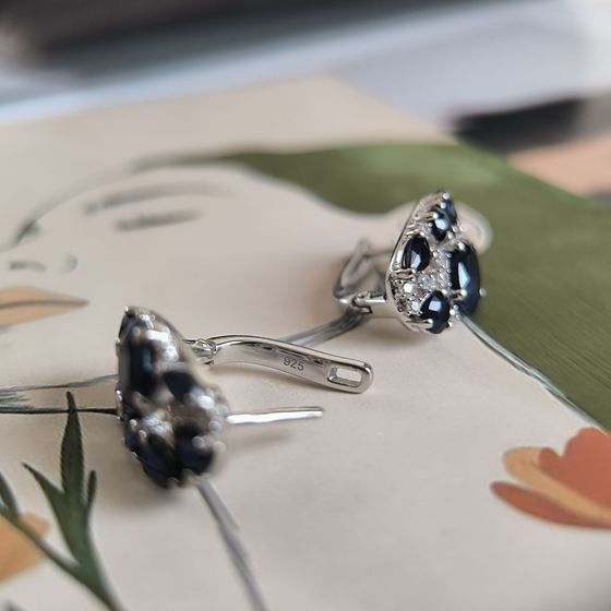 Срібні сережки з сапфіром 7.608ct, фіанітами