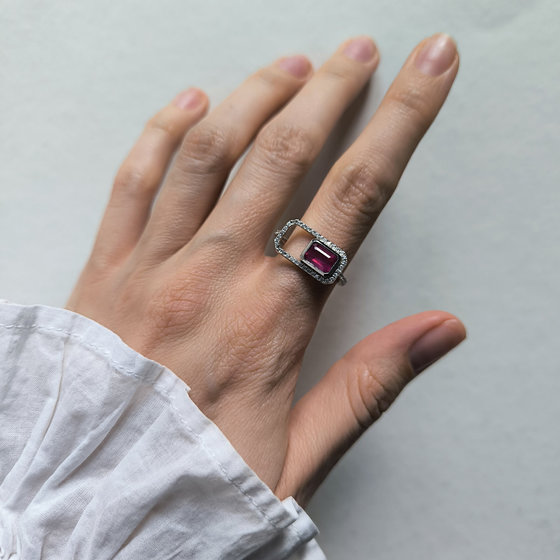 Срібне кільце з рубіном 1.868ct, фіанітами