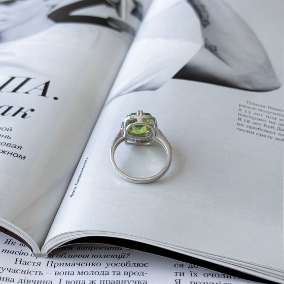 Серебряное кольцо с хризолітом 6.745ct