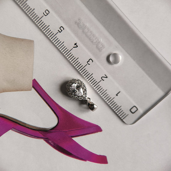 Silver pendant with cubic zirconia