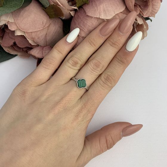 Silver ring with malachite
