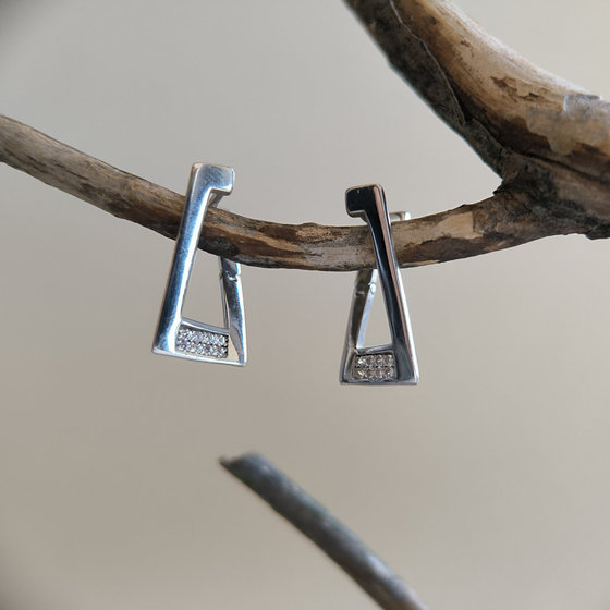 Silver earrings with cubic zirconia