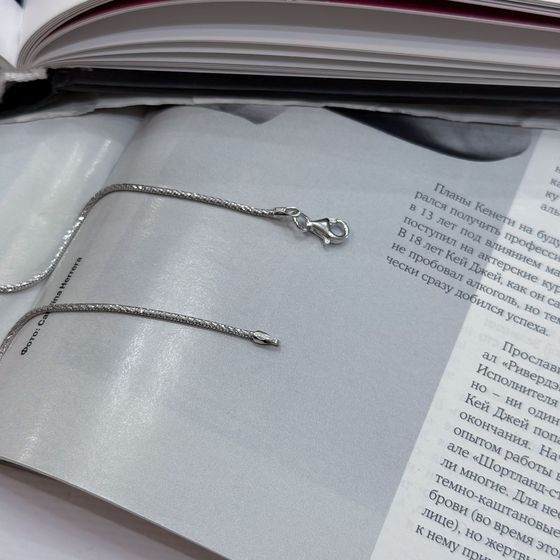 Silver chain without stones