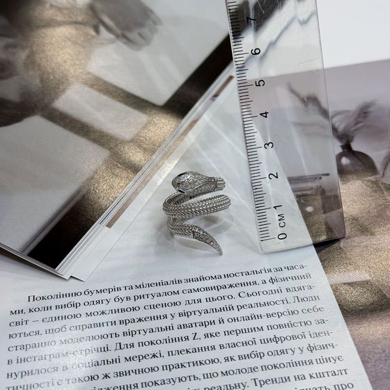 Срібна каблучка з фіанітами, емаллю