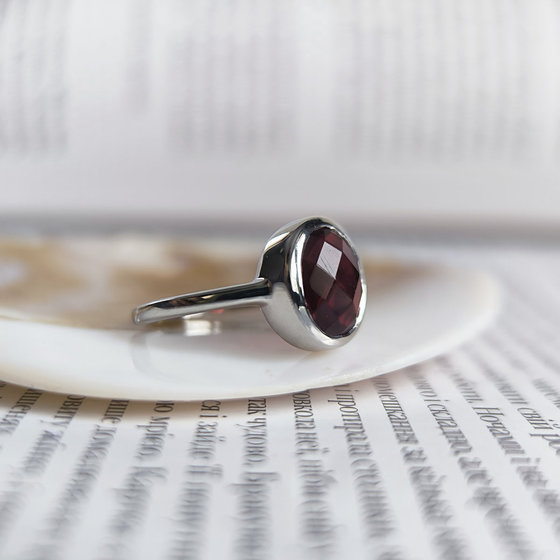 Silver ring with garnet nano 2.165ct