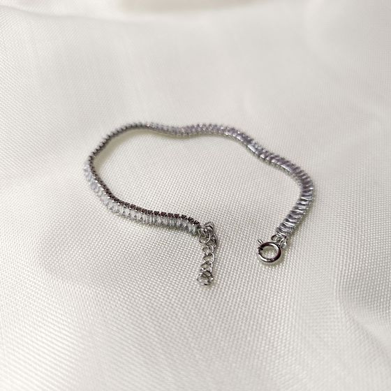 Silver bracelet with phianites