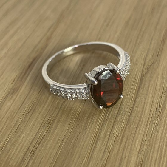 Серебряное кольцо с гранатом 3.157ct