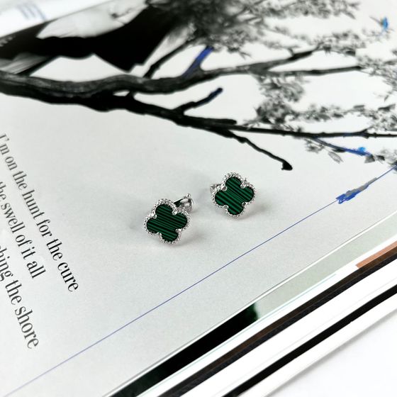 Silver earrings with malachite