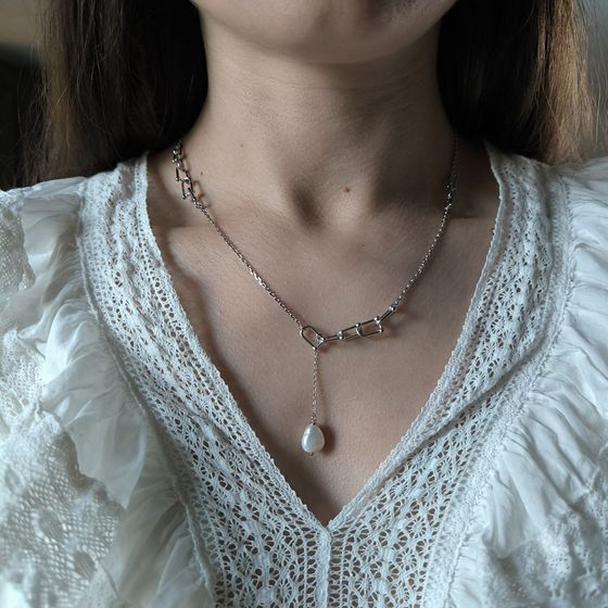 Silver necklace with baroque pearls