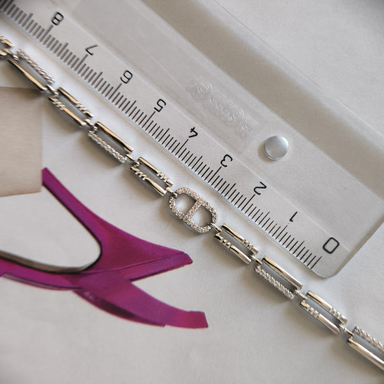 Silver bracelet with cubic zirconia