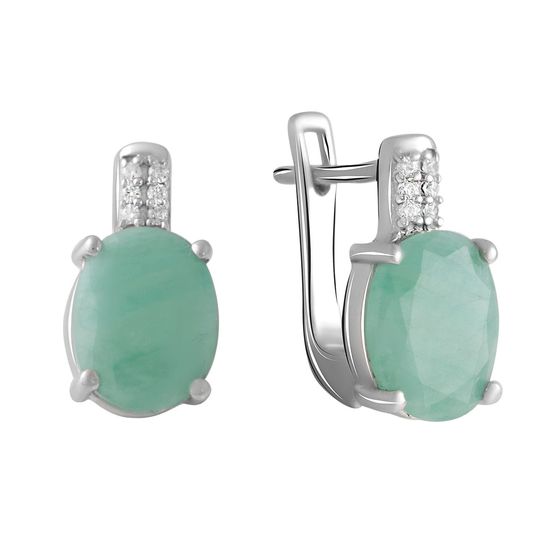 Silver earrings with a 4.805-carat emerald