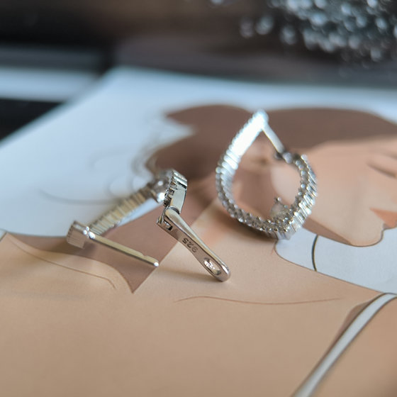 Срібні сережки з фіанітами