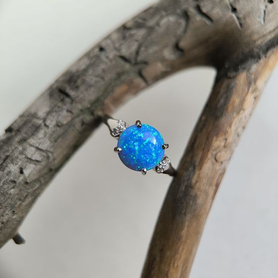 Silver ring with opal 1.668ct