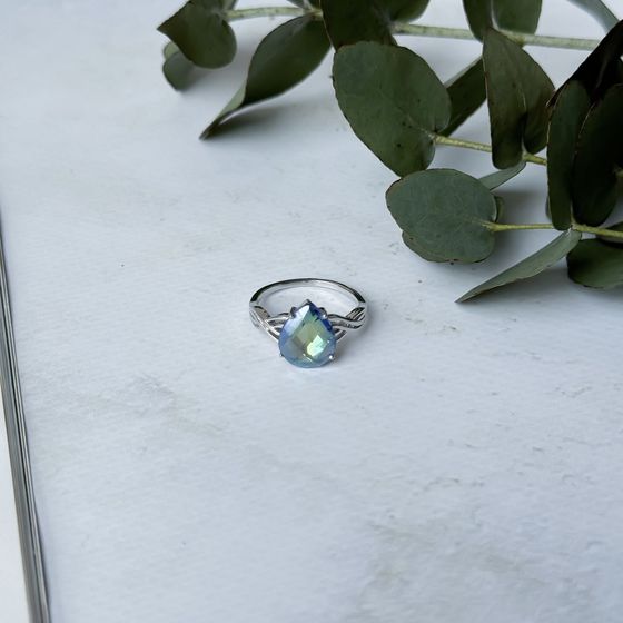 Silver ring with a 2.9-carat mystic topaz
