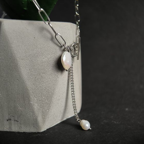 Silver necklace with baroque pearls