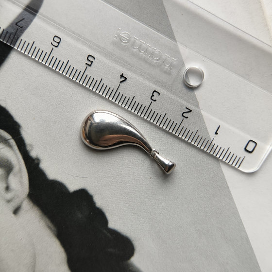 Silver pendant without stones