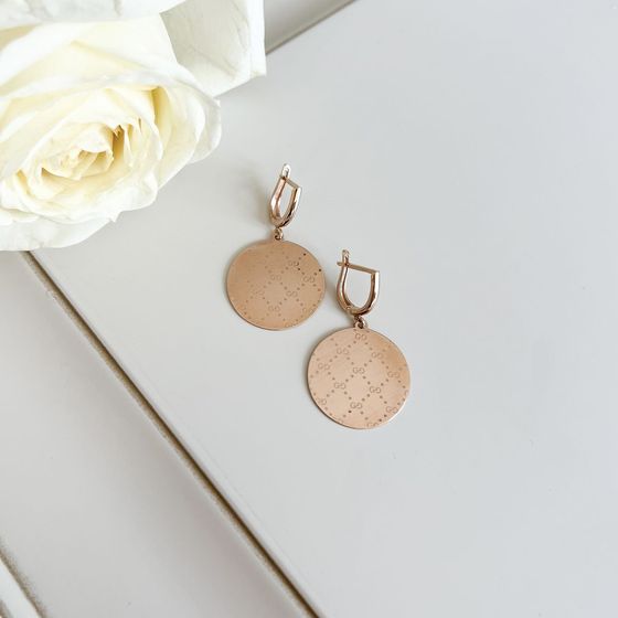 Gold earrings without stones